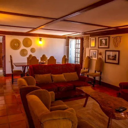 別荘 Spacious House In With Pool And Terrace *